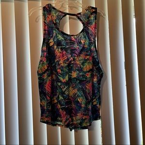 Twist back floral tank PINK ‼️Moving Sale‼️